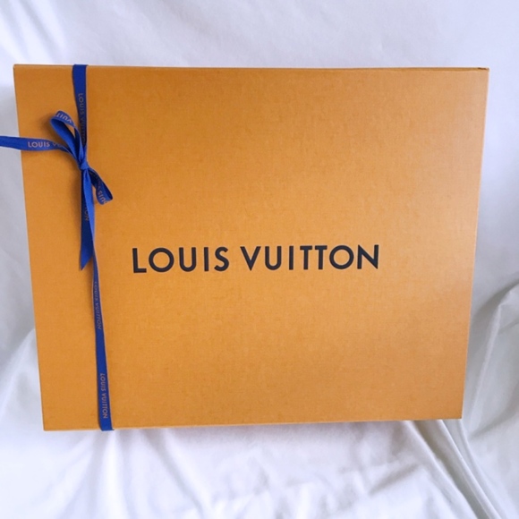 Authentic XL DEEP Louis Vuitton gift box - Picture 1 of 4